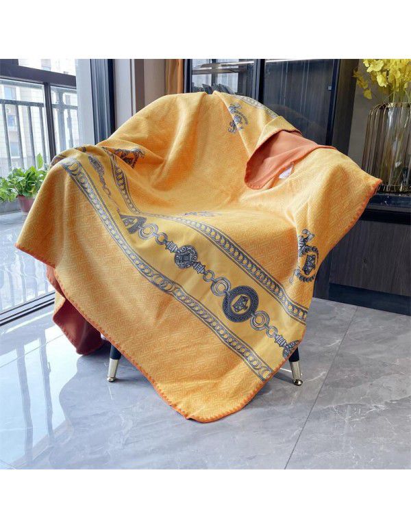 Micro defect export brand blanket European cloud blanket double layer blanket sofa blanket brocade fox velvet multi-functional lunch blanket