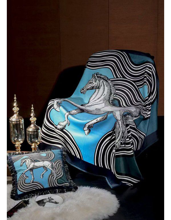 Micro defect export brand blanket European cloud blanket double layer blanket sofa blanket brocade fox velvet multi-functional lunch blanket