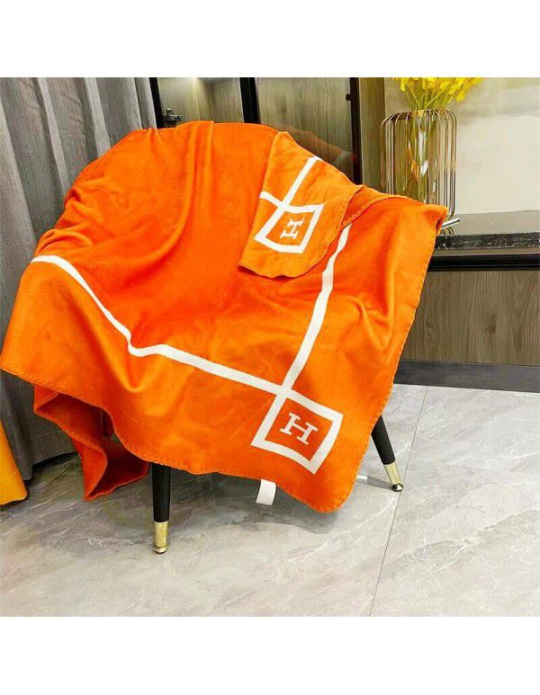 Micro defect export brand blanket European cloud blanket double layer blanket sofa blanket brocade fox velvet multi-functional lunch blanket