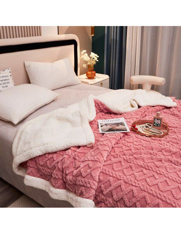 In autumn and winter, milk wool blanket is simple, soft, thickened, warm and anti-static blanket, which is distributed to students' dormitories